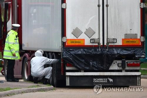 영국 냉동 컨테이너 질식 사건이 벌어진 냉동 트럭 [로이터=연합뉴스]